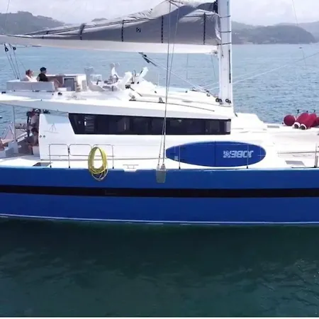 Luxury Catamarano 20 Meters ספינת מלון