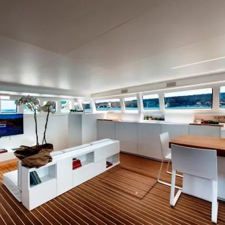 Luxury Catamarano 20 Meters * מרינה די פורטיסקו
